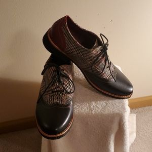 L' ARTISTE OXFORD LACE UPS